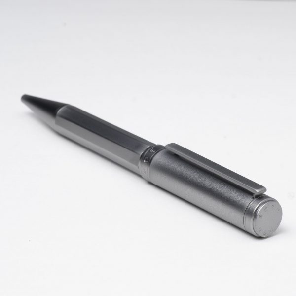 Шариковая ручка Hugo Boss Step Chrome