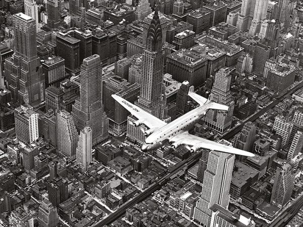 Фотокартина «Самолет DC-4 над Манхэттеном» 60 х 80 см
